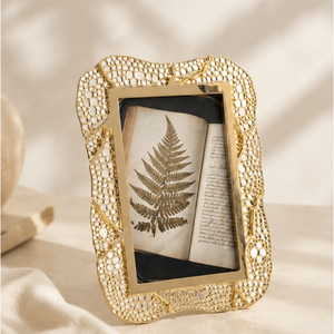 Cadre photo vintage en métal doré, orné de filigranes ajourés, pour décoration de table de mariage et ornement de maison, vente en gros - Product Image 5