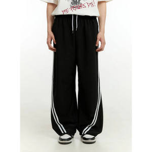 กางเกงวอร์มกีฬาผู้ชายมีสไตล์พร้อมแถบข้าง |   โลโก้ที่ปรับแต่งได้ |   สวมใส่สบาย เหมาะสำหรับชุดลำลองและชุดกีฬา - Product Image 1