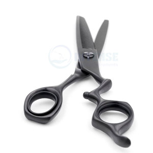 Juego de Tijeras de Peluquería Profesionales Clásicas Ergo Support, Color Negro Mate, Acero Inoxidable, Suministro OEM para Barberías y Salones - Product Image 5