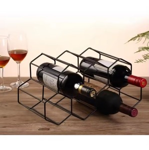 Porte-bouteille à vin en métal incurvé moderne, support élégant pour une seule bouteille, à poser sur table - Product Image 3