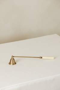 Éteignoir à bougie décoratif en métal gravé pour paniers-cadeaux de mariage, outil élégant pour l'entretien des bougies à la maison - Product Image 5