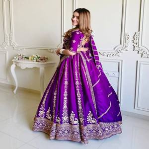 VASTRA COTTAGE Elegante Conjunto de Lehenga de Seda para Mujer, Falda Cosida, Dupatta Bordada con Lentejuelas y Hilo - Product Image 5