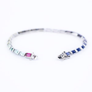 Bracelet élégant en platine avec diamants taille baguette et pierres latérales en saphir, bijoux de luxe classiques pour femmes, idéal pour le quotidien, coffret cadeau - Product Image 1