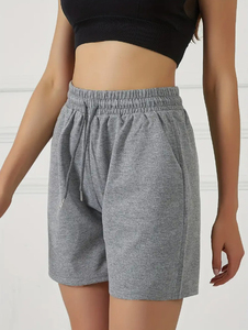 Shorts en tricot gris taille haute pour femme avec cordon de serrage, taille élastique, coupe ample, style décontracté, couleur unie, design avec poches - Product Image 4