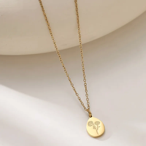 Collar con colgante de rosa para mujer en estilo sencillo, hecho de acero de titanio con baño de oro real de 18 quilates. - Product Image 6