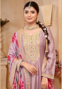 ชุดอานาร์กาลีผ้าไหมโดลาปักลายด้วยด้ายไหมแบบกึ่งสำเร็จรูปทรงมิดิทันสมัยสำหรับงานปาร์ตี้ งานแต่งงาน และงานดิวาลี - Product Image 6