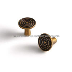 Boutons en laiton faits à la main de style vintage pour armoire en bois, tiroir, commode, accessoires de meubles traditionnels - Product Image 2