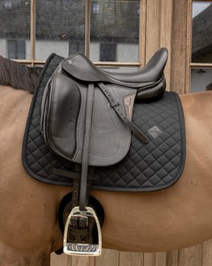 Tapis de selle de dressage matelassé en cuir respirant pour l'équitation, couleur et logo personnalisables - Product Image 5