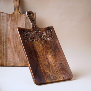Tabla de cortar de madera de nogal con elegante relieve floral intrincado tallado y mango superior, robusta para cocina, ideal para cortar verduras. - Product Image 4