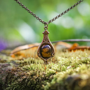 Collier artisanal en laiton avec pendentif œil de tigre, plaqué argent, style vintage, bohème, ethnique, fait main, cadeau pour femme - Product Image 3
