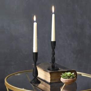 Portavelas de hierro majestuoso diseñado para decoración de hogares grandiosos y un estilo elegante para velas en interiores. - Product Image 1