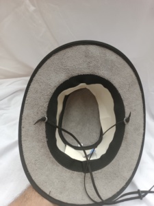 Chapeau de cowboy en cuir gris délavé, style western vintage vieilli, avec bande tressée et sangle de menton, pour l'extérieur et le ranch - Product Image 5