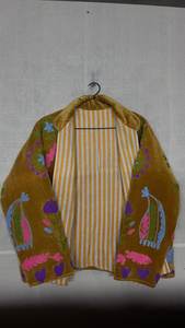 Chaqueta de Terciopelo Bordada Estilo Boho Suzani, Patrón de Corazones Coloridos, Chaqueta de Terciopelo Bordada Floral Hecha a Mano - Product Image 5