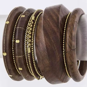 Pulsera de Madera con Pentagrama Retro, Diseño Ancho con Remaches, Hecha a Mano, Resistente al Agua, Color Natural, Accesorio Unisex - Product Image 1