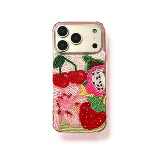 Funda para Teléfono Móvil con Bordado de Cuentas Hecho a Mano por Diseñadores, con Cuentas Finas y Elegante Arte en Cuentas para Fiestas - Product Image 2