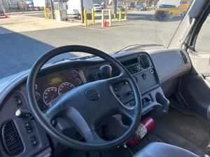 Camión de Caja Mediana de Uso Comercial Nivel 1, Usado, 2019, Modelo M2, con Chasis de Camión 4x2 de Uso Mediano, 135,034 Millas - Product Image 2