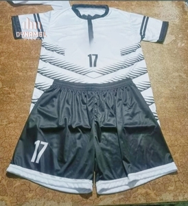 Ensemble de maillot de football sublimé pour homme DYNAMEL WEARS, vert et blanc, imprimé géométrique, évacuation de l'humidité, manches courtes - Product Image 2