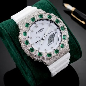 Reloj de Lujo con Incrustaciones de Diamantes Moissanite Corte Esmeralda Verde, Joyería Hip Hop, Correa Blanca, Reloj para Hombre - Product Image 1