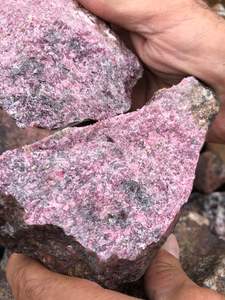 Piedra Preciosa de Rodonita Cruda de 0.9 kg, Piedra Rosa Natural al por Mayor para la Fabricación de Joyas - Product Image 3