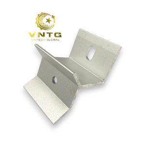 Pince de fixation VNTG V22 en aluminium pour panneaux solaires ondulés avec coussinet EPDM et fixations pour système de montage sur toiture métallique - Product Image 1