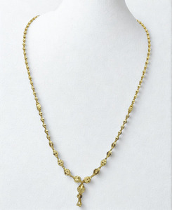 Collier élégant avec pendentif en perles dorées pour femmes, bijoux de mode à longue chaîne, design traditionnel pour mariages et fêtes - Product Image 2