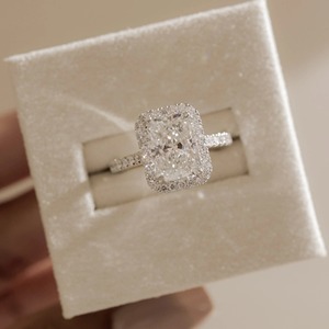 Anillo de Diamante Corte Radiante, Oro Sólido de 14K, Engaste Halo, Anillo de Compromiso para Mujer, Certificado IGI, Estilo Clásico - Product Image 2