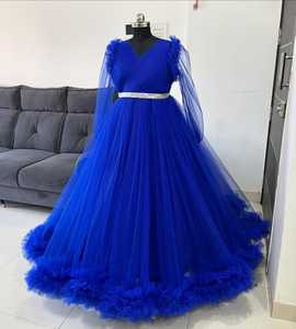 Vestido de novia estilo princesa sin tirantes con volantes y detalles de cuentas, largo hasta el suelo, de tul, estilo clásico - Product Image 3