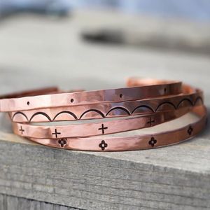 Bracelet de santé traditionnel ayurvédique en cuivre massif à motifs multiples, fait main, gaufré, bijou de luxe tendance - Product Image 1