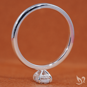 Anillo de compromiso solitario con halo oculto de diamante de laboratorio de 0.5 ct, corte cojín alargado, certificado IGI, en oro blanco de 10K - Product Image 3
