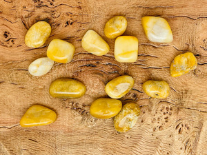 Piedras de Jade Amarillo Pulido, Forma Libre, Cristales Semipreciosos Amarillos, Piedras Rodadas para Feng Shui, Arte Coleccionable - Product Image 6