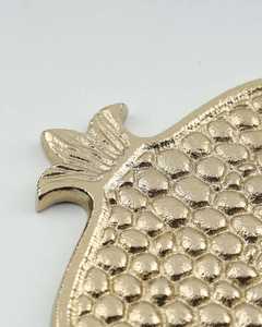Ensemble de 4 dessous-de-verre décoratifs et utilitaires en forme d'ananas, finition dorée de qualité supérieure, design moderne aux motifs fruités - Product Image 6