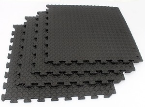 Tapis de sol emboîtables en EVA noir antidérapants pour salle de sport - Product Image 4
