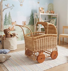 Poussette pour poupée en rotin naturel artisanal avec poignée courbée, panier tissé avec auvent et roues en bois pour la chambre d'enfant - Product Image 4