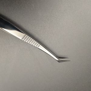 Pince à épiler durable à pointe inclinée pour sourcils, outil d'épilation des poils du visage pour des sourcils impeccables, modèle personnalisé de marque 181 - Product Image 1