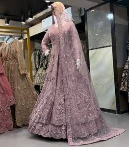 Robe de demoiselle d'honneur rose brodée en dentelle vintage, style Lehenga, à manches longues, pour mariage, soirée formelle, avec voile - Product Image 1