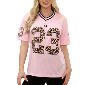 Camiseta deportiva oversize de fútbol americano rosa con cuello en V para mujer, con estampado de leopardo y número, estilo urbano, ligera, para pedidos OEM - Product Image 6