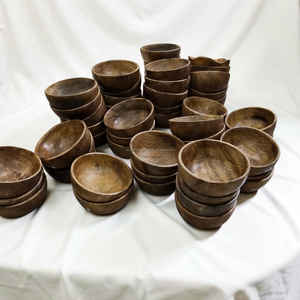 Tazón de madera de mango con diseño de quemaduras ligeras, hecho a mano, a precio económico. - Product Image 2