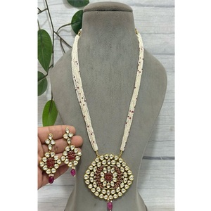 Ensemble de collier avec pendentif en perles Kundan Polki en moissanite de qualité supérieure, charmant et élégant, pour les mariages et les soirées, pour femmes - Product Image 2