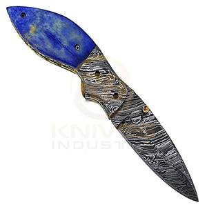 Couteau pliant artisanal en acier Damas avec manche en os bleu - Product Image 1