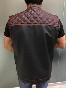 เสื้อกั๊กหนังแท้สำหรับผู้ชาย สไตล์นักขี่มอเตอร์ไซค์ แบบเย็บลาย  ไม่มีแขน  พร้อมกระเป๋าปิดด้านหน้าแบบเย็บตะเข็บตัดกัน - Product Image 2