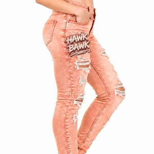 Jean en denim stretch délavé et déchiré pour femme, coupe slim, avec détails déchirés aux genoux, effet délavé, toucher extensible et flexible - Product Image 3