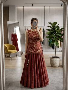 Ensemble Kurta Lehenga en soie croustillante pour exportateur indien, avec pantalon et dupatta – Tenue ethnique élégante pour mariage, fête et occasions festives – En vente - Product Image 3