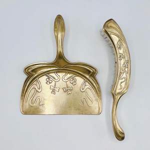 Recogedor de polvo metálico clásico para limpieza rápida del suelo de suciedad, polvo, migas de comida y residuos domésticos secos. - Product Image 2