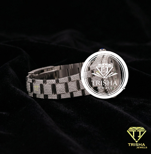 Elegante reloj de hombre de acero inoxidable con diseño moderno y correa duradera. - Product Image 2