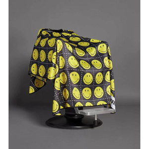 Cape de coiffeur élégante, imperméable, professionnelle, pour salon de coiffure, coupe et finition des cheveux, OEM, différentes couleurs et designs, logo. - Product Image 3