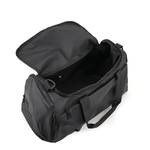 Sac de voyage tendance de grande capacité avec bandoulière réglable, en polyester imperméable et durable - Product Image 4