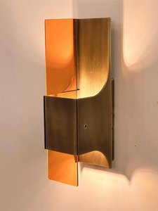Applique murale moderne en laiton massif avec abat-jour en acrylique blanc, design rectangulaire, montage mural, salon, LED, Arban Industries - Product Image 3