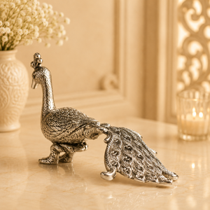 Sculpture d'oiseau en métal artisanale, motif paon, argentée et polie, pour décoration de table - Product Image 5