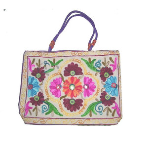 Sac à bandoulière brodé Phulkari fait main, motif floral traditionnel punjabi, sacoche bohème brodée, fourre-tout ethnique tendance, cadeau - Product Image 2