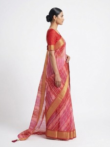 Sari Sintético Rosa Rojo con Borde Dorado, Traje Tradicional Indio para Bodas, para Mujer, Largo hasta el Suelo, Corte Regular, Estilo Bollywood - Product Image 2